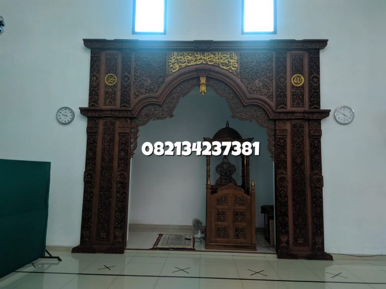 Mihrab Masjid  Megah Ornamen Full Ukiran 3 Dimensi