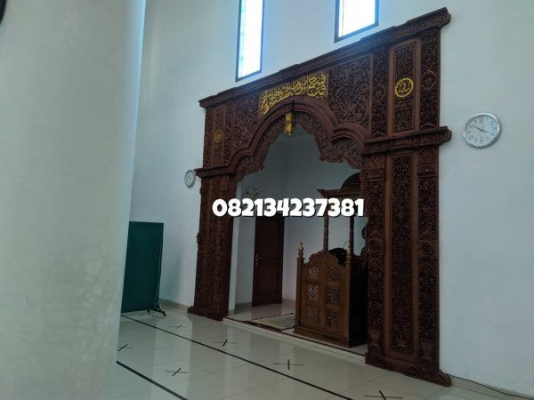 Mihrab-Masjid-Megah-Ornamen-Full Ukiran-3-dimensi-2