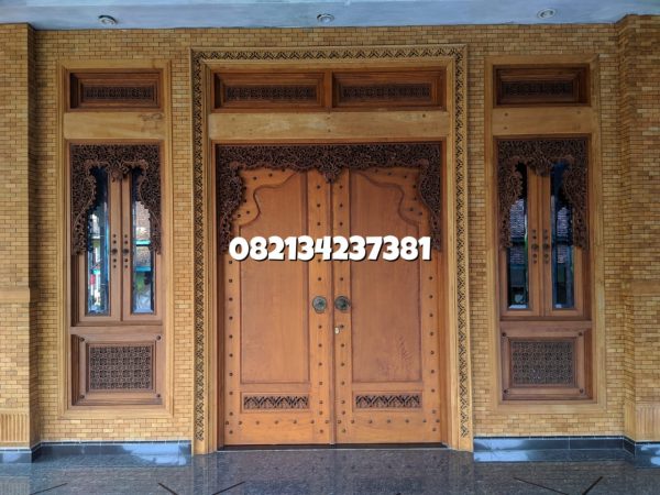Pintu-jati-model-terbaru-ukiran-ter-megah-model-cirebonan-2