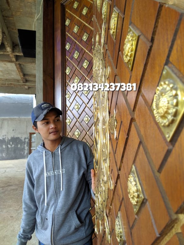 Pintu-replika-masjid-nabawi-ornamen-semi-kuningan-1