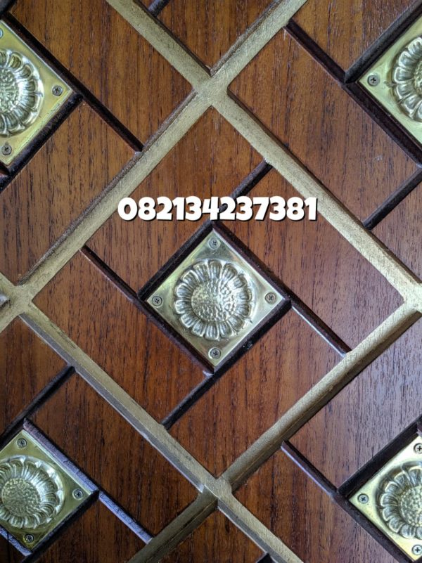 Pintu-replika-masjid-nabawi-ornamen-semi-kuningan