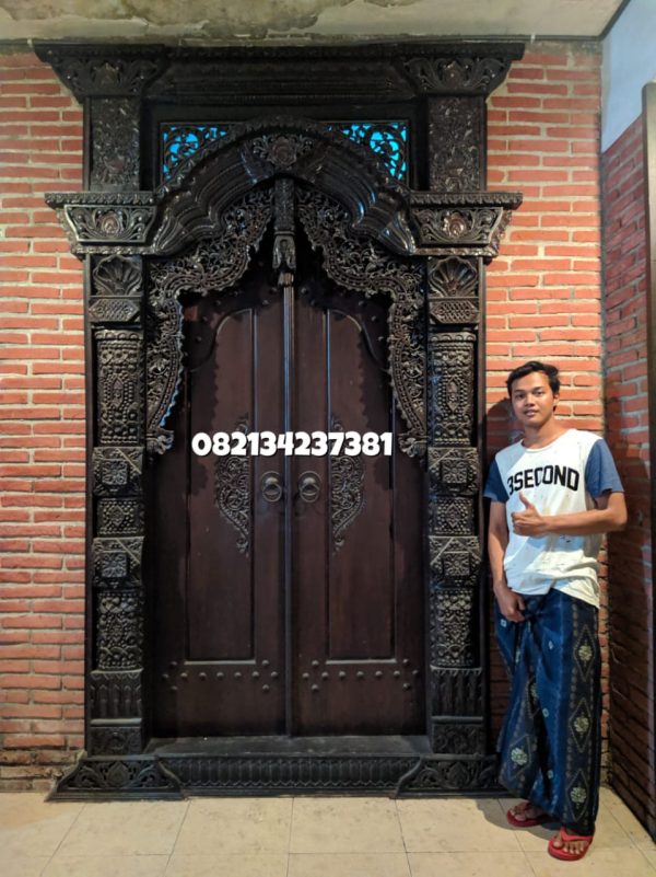 Rumah-pintu-gebyok-jati-Gapura-termegah-1