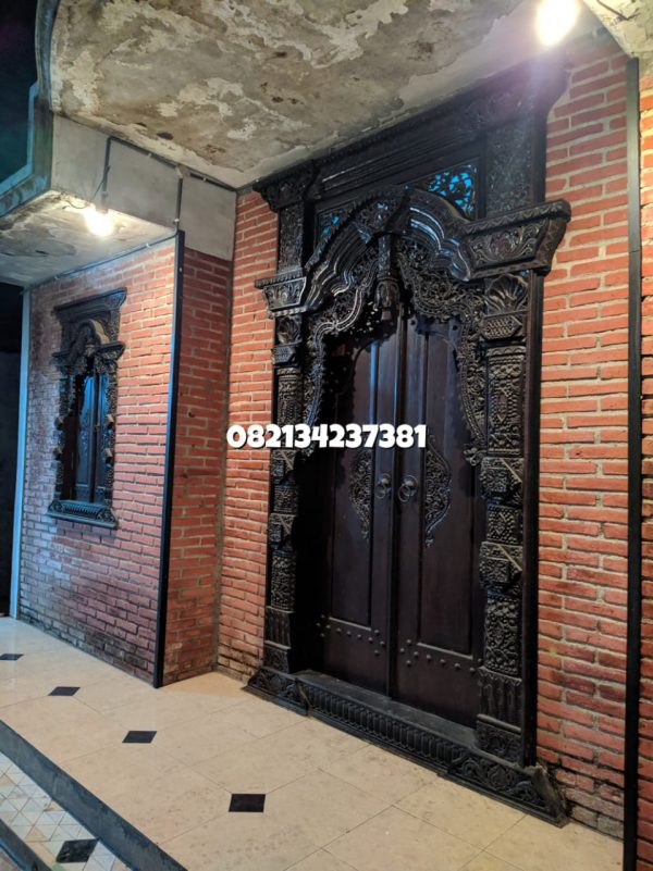 Rumah-pintu-gebyok-jati-Gapura-termegah-2