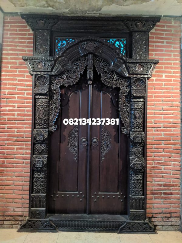 Rumah-pintu-gebyok-jati-Gapura-termegah-3