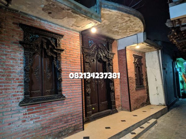 Rumah-pintu-gebyok-jati-Gapura-termegah-4