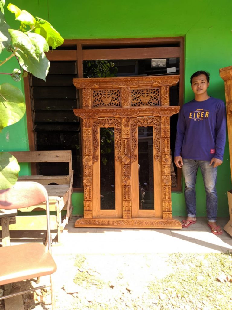 Jendela Gebyok Gandeng Minimalis