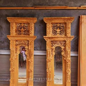 jendela kaca ukiran
