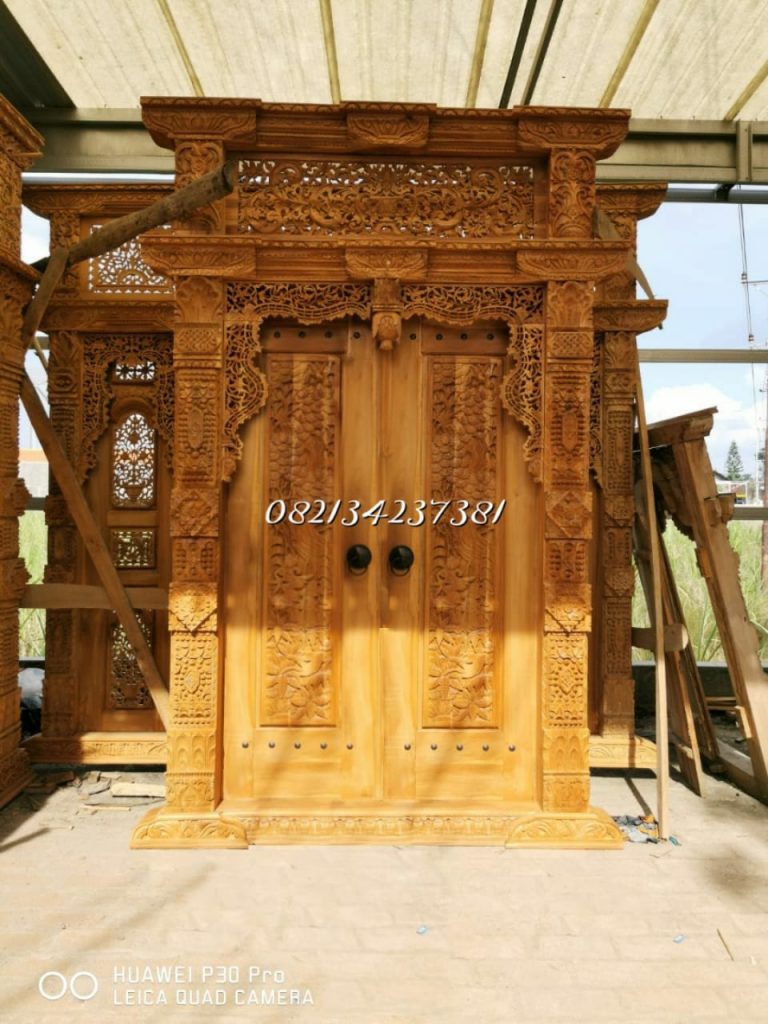 Kusen Pintu Minimalis Gapura Relief