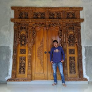 pintu-gebyok-minimalis-ukir-1
