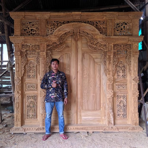 Pintu-masjid-gebyok-jawa-ukir