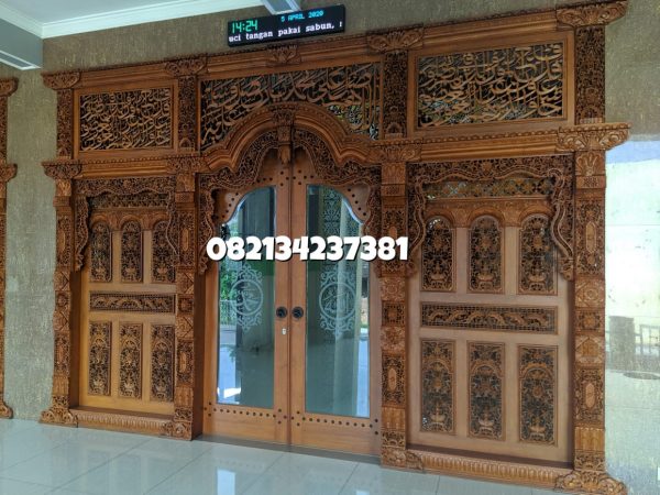 pintu-gebyok-ukir-masjid-kaligrafi-jati