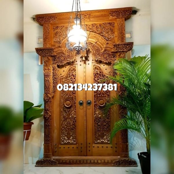 gapura_full_ukir